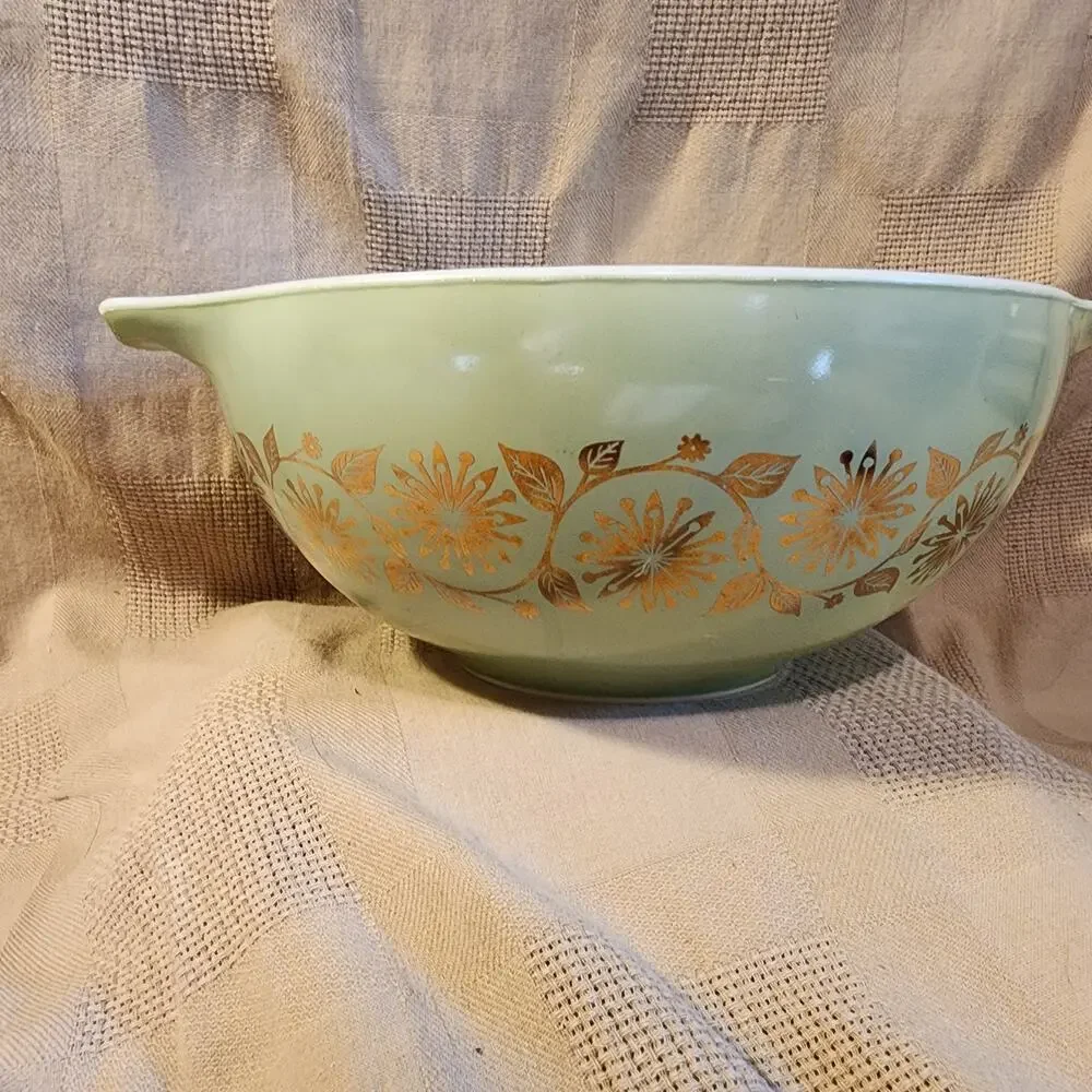 VTG Pyrex 1960s #443 2.5 QT Sage Green Gold Medallion Cinderella Bowl No Lid